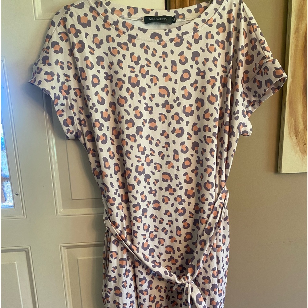 Merokeety leopard print belted dress size XL. Lavender and peach color scheme